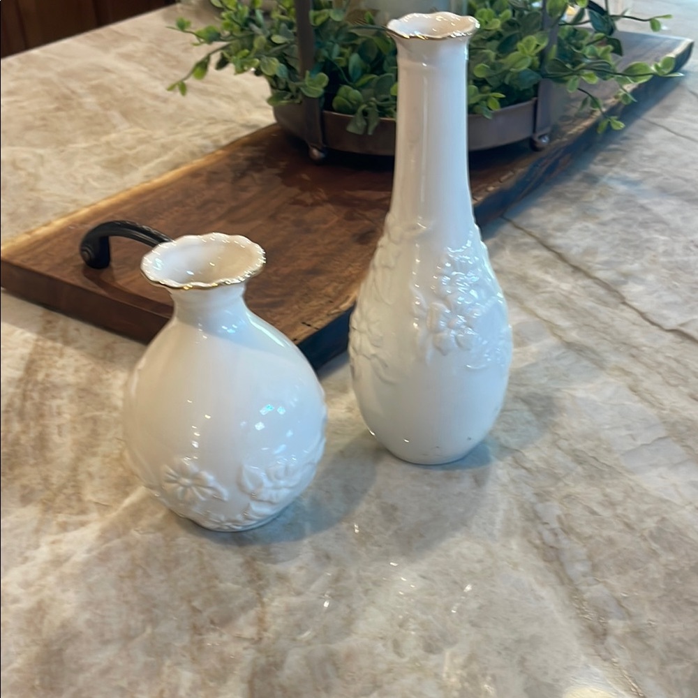 Elegant LENOX Cream Ceramic Vase Set - Picture 3 of 4